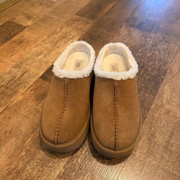 UGG Cozy Clog Platform Slip on - Picture 2 of 7